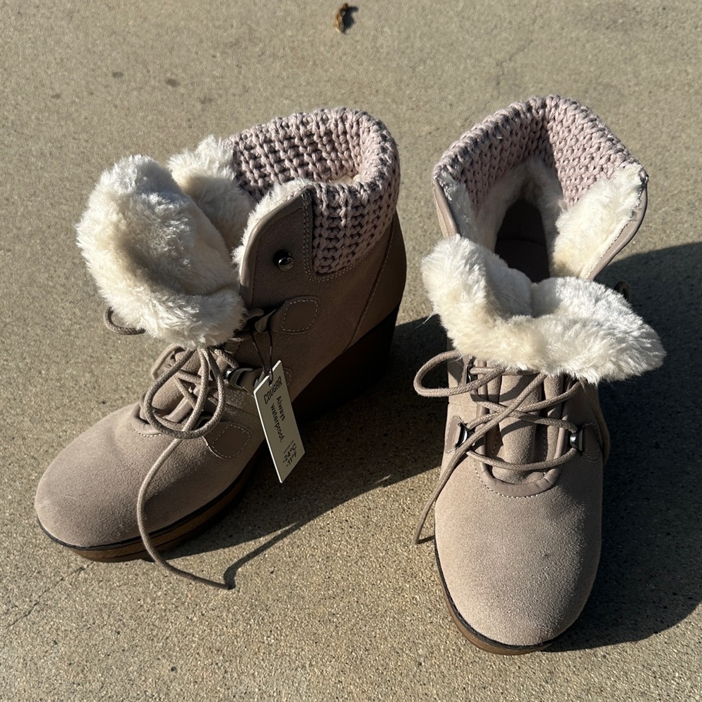 Cougar Cozy Women's Lace-Up Boots with Faux Fur Lining